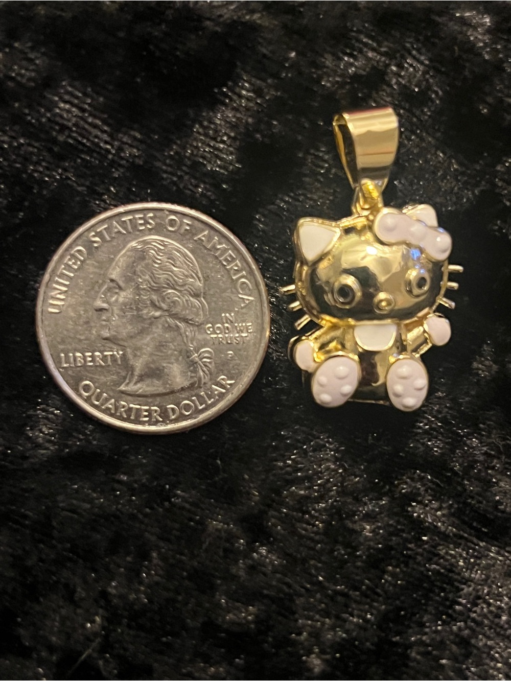 Hello Kitty Pendant - Picture 3 of 4